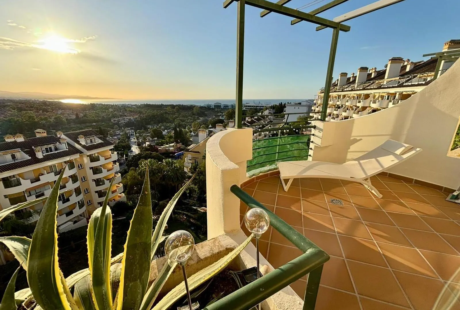 Classy Flat W/ Impressive Views contacts